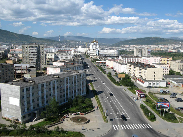 Магадан ш. Магадан Центральная площадь. Магадан 2003. Магадан центр города. Магадан 2006.
